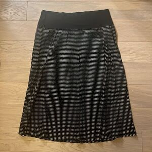 velvet black-and-white polkadot skirt.‎